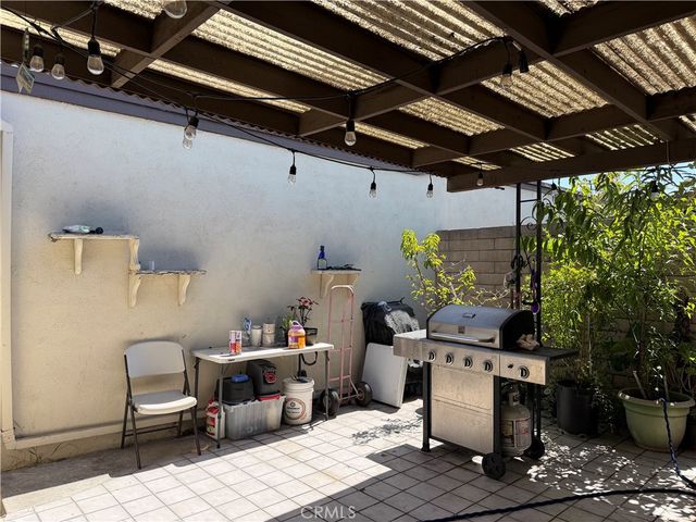 8952 BARCELONA, Westminster, CA 92683