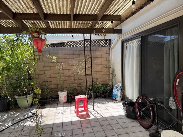 8952 BARCELONA, Westminster, CA 92683