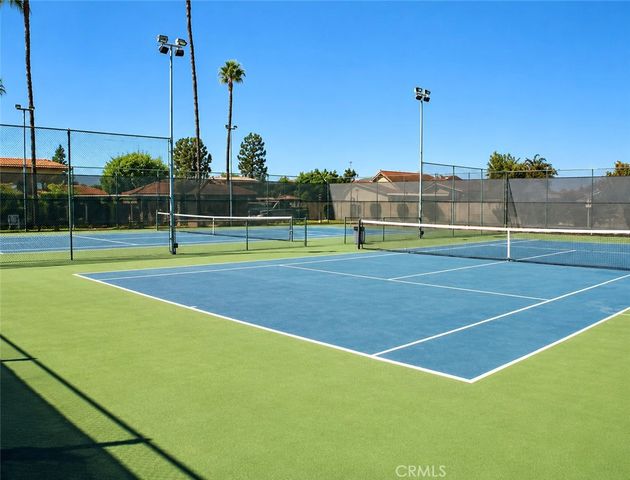 8952 BARCELONA, Westminster, CA 92683