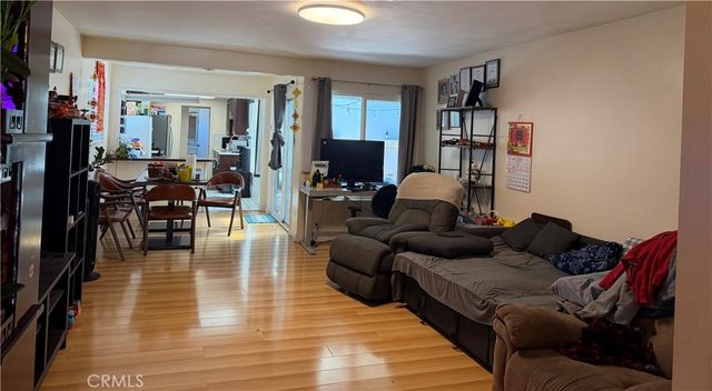 8952 BARCELONA, Westminster, CA 92683