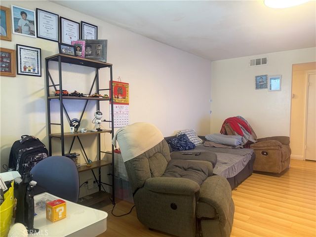 8952 BARCELONA, Westminster, CA 92683