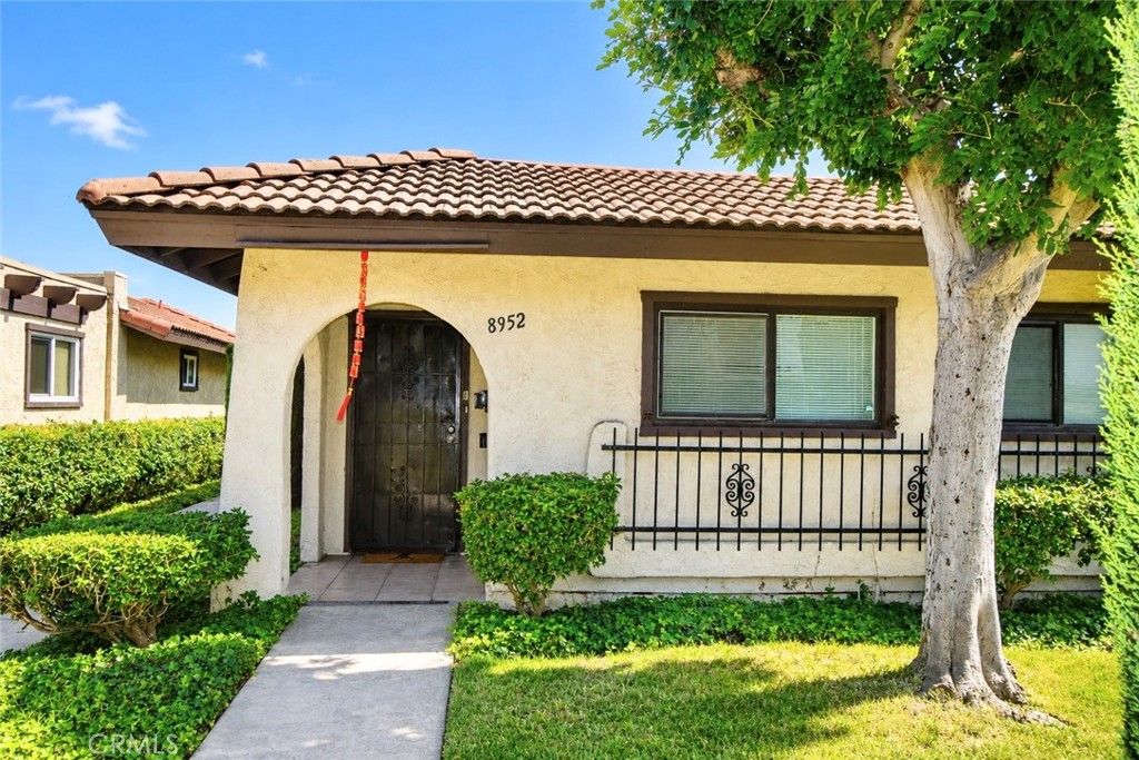8952 BARCELONA, Westminster, CA 92683