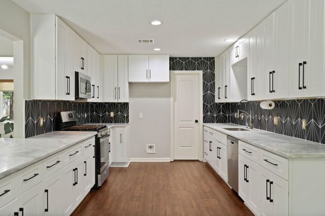 26723 Hillside Drive, Spring, TX 77386