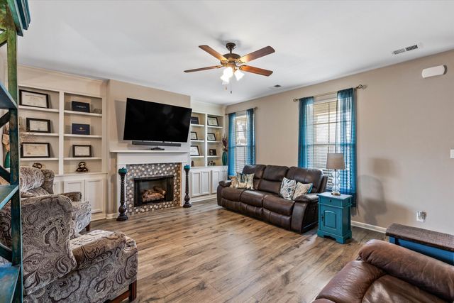 10156 AMBERTON CV, Cordova, TN 38018