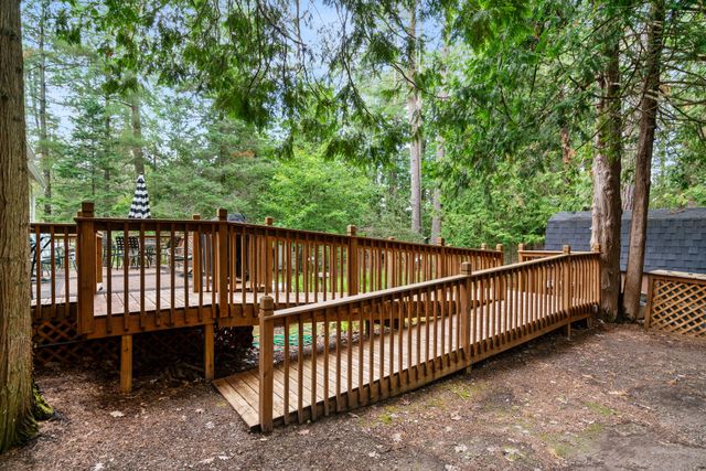 6378 Hillside Avenue, Indian River, MI 49749