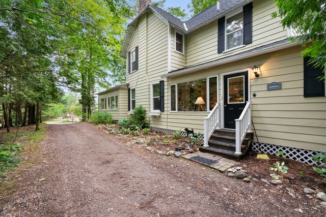 6378 Hillside Avenue, Indian River, MI 49749