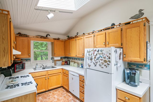 6378 Hillside Avenue, Indian River, MI 49749