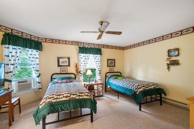 6378 Hillside Avenue, Indian River, MI 49749