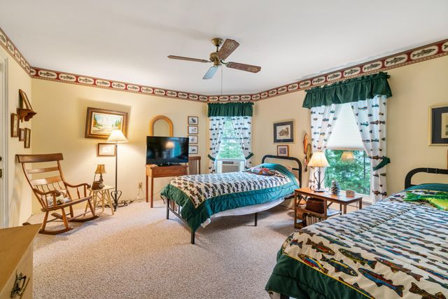 6378 Hillside Avenue, Indian River, MI 49749