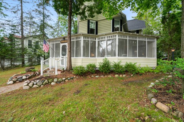 6378 Hillside Avenue, Indian River, MI 49749