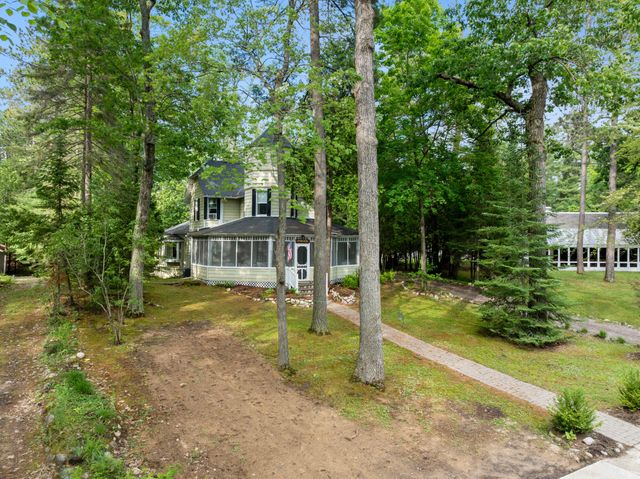 6378 Hillside Avenue, Indian River, MI 49749