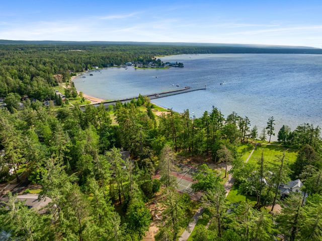 6378 Hillside Avenue, Indian River, MI 49749