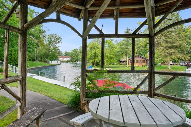 6378 Hillside Avenue, Indian River, MI 49749