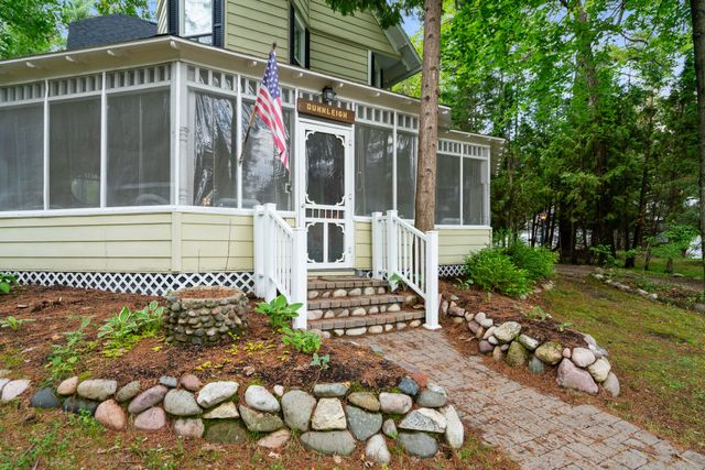 6378 Hillside Avenue, Indian River, MI 49749