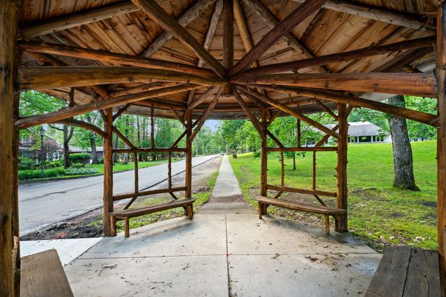 6378 Hillside Avenue, Indian River, MI 49749