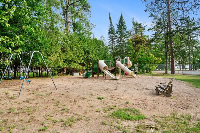 6378 Hillside Avenue, Indian River, MI 49749