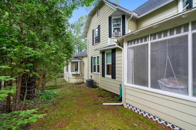 6378 Hillside Avenue, Indian River, MI 49749