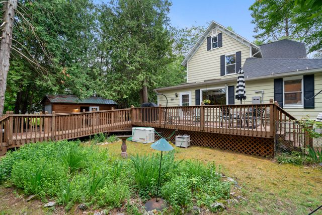 6378 Hillside Avenue, Indian River, MI 49749