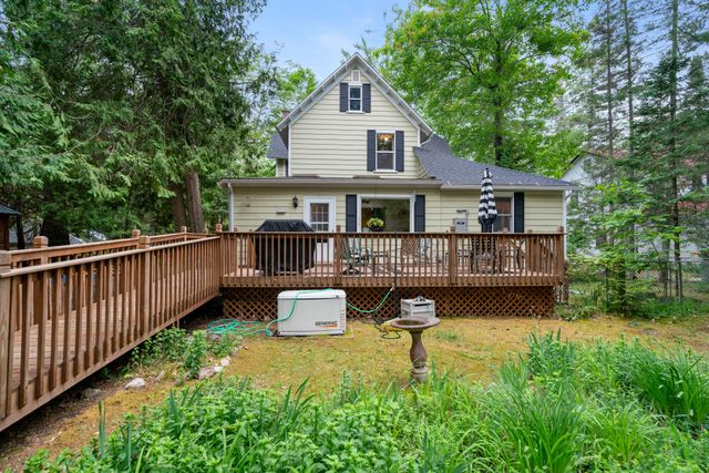 6378 Hillside Avenue, Indian River, MI 49749