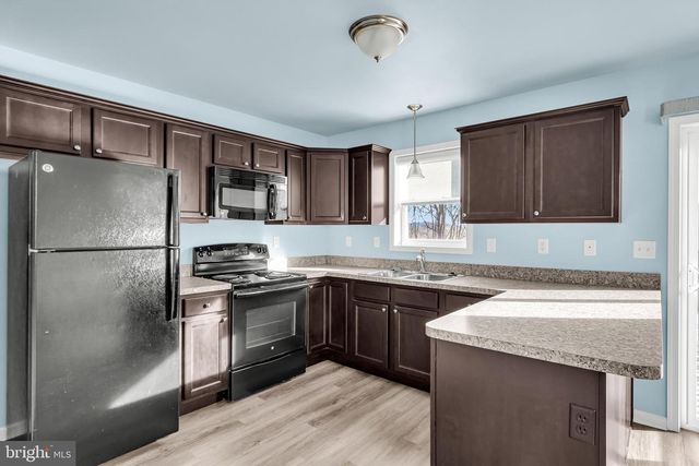 861 GREGS DR, Harrisburg, PA 17111