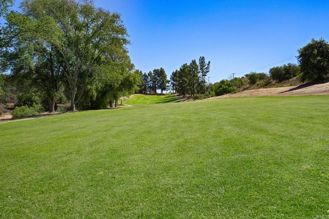 27725 Mountain Meadow 27, Escondido, CA 92026