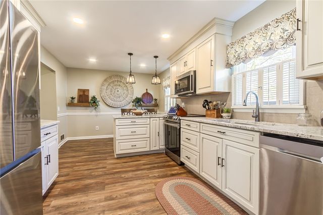 1013 Cunningham Drive, Victor, NY 14564
