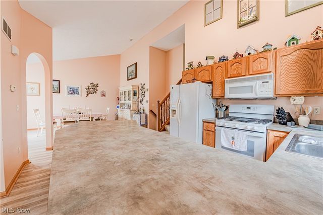 38222 Pebble Lake Trail, North Ridgeville, OH 44039