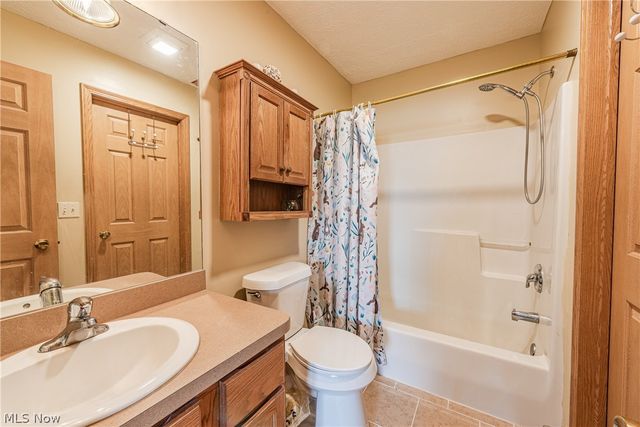 38222 Pebble Lake Trail, North Ridgeville, OH 44039