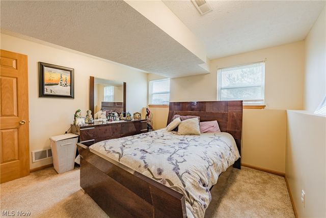 38222 Pebble Lake Trail, North Ridgeville, OH 44039