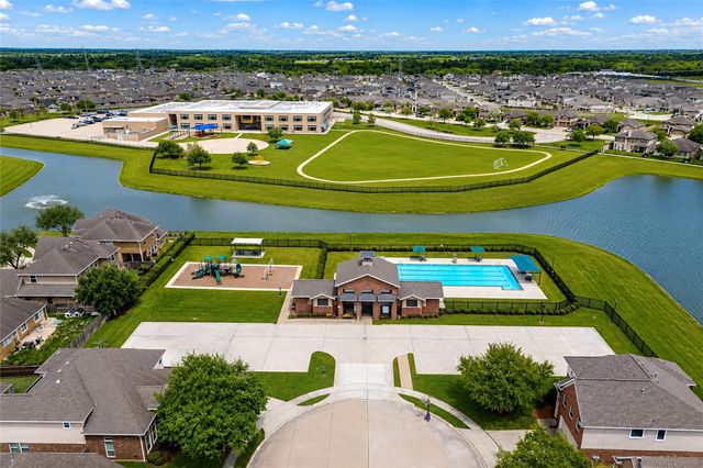 363 Selah Court, Alvin, TX 77511