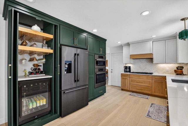 5117 Lake Mendota Drive, Madison, WI 53705