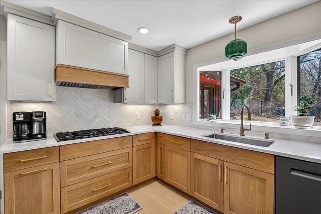 5117 Lake Mendota Drive, Madison, WI 53705