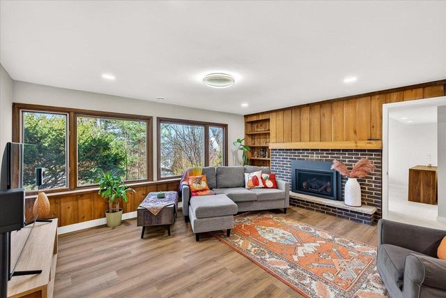 5117 Lake Mendota Drive, Madison, WI 53705