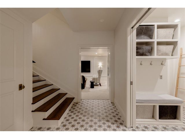 105 Southmoor Dr, Denver, CO 80220