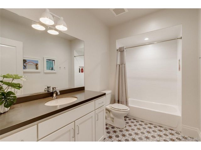 105 Southmoor Dr, Denver, CO 80220