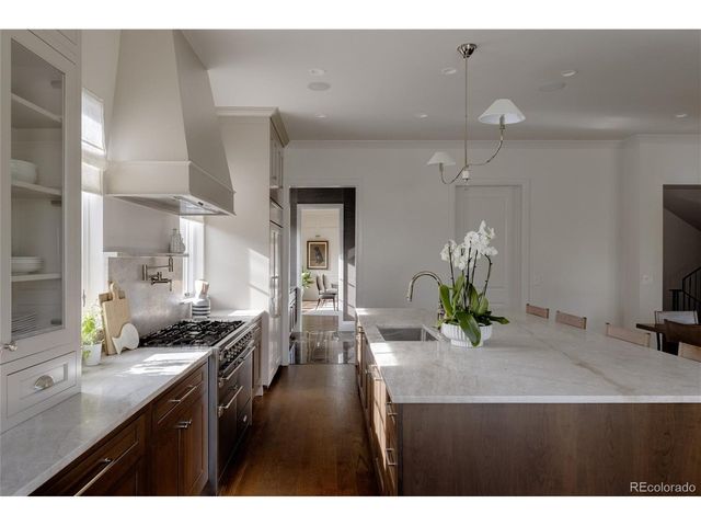 105 Southmoor Dr, Denver, CO 80220