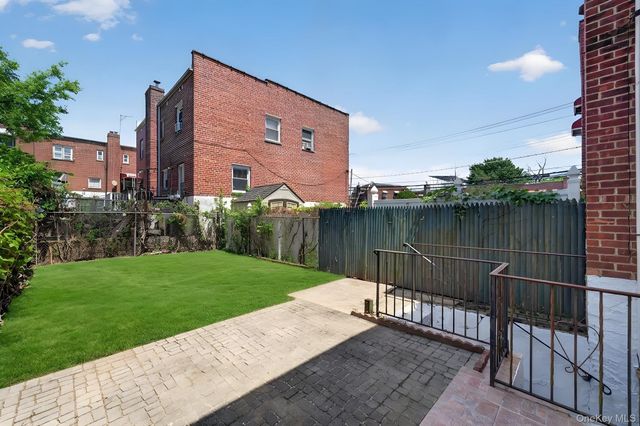 1061 E 218th Street, Bronx, NY 10469