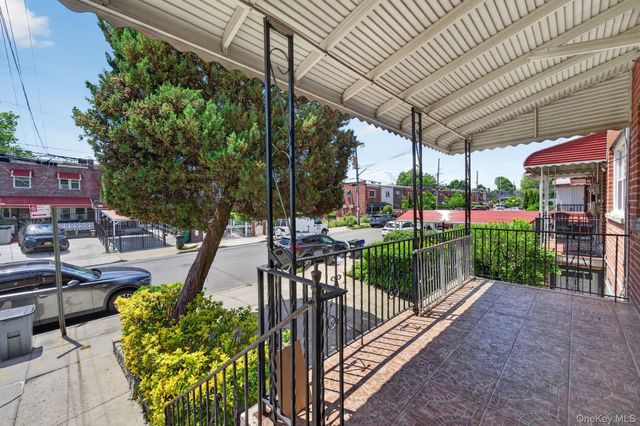 1061 E 218th Street, Bronx, NY 10469
