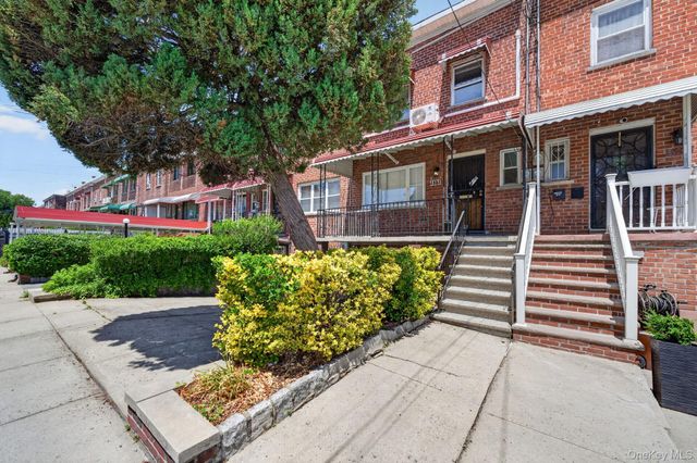 1061 E 218th Street, Bronx, NY 10469