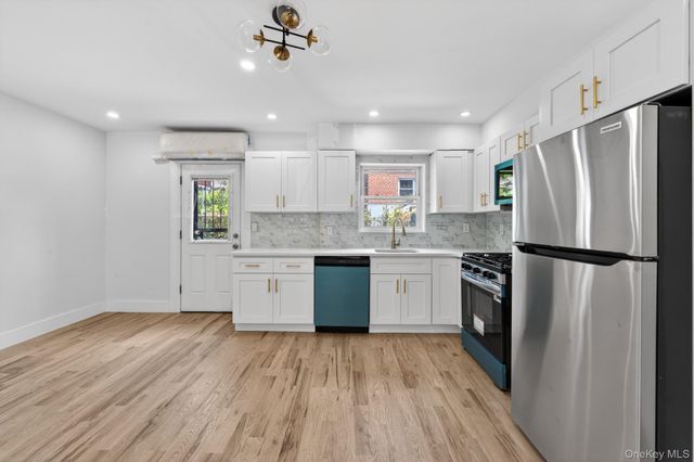 1061 E 218th Street, Bronx, NY 10469