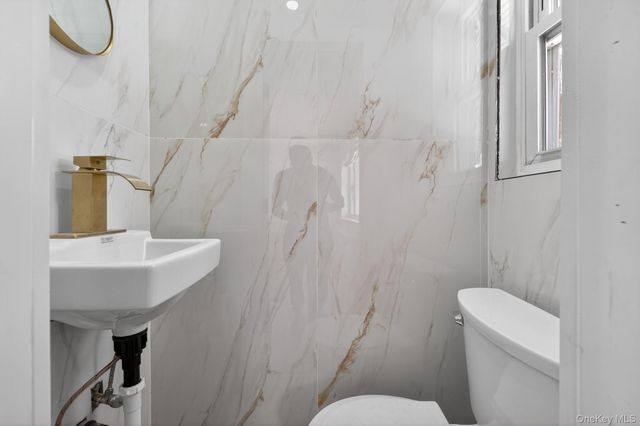 1061 E 218th Street, Bronx, NY 10469
