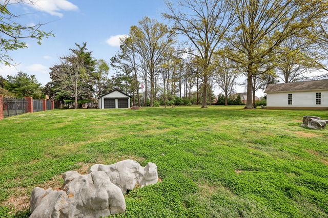 155 Bluegrass Dr, Hendersonville, TN 37075