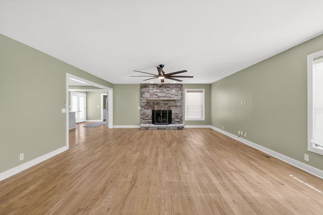 155 Bluegrass Dr, Hendersonville, TN 37075