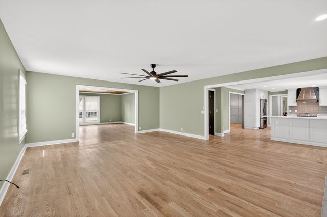 155 Bluegrass Dr, Hendersonville, TN 37075