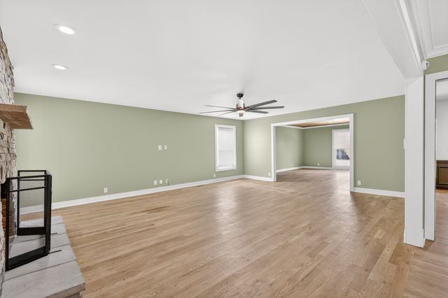 155 Bluegrass Dr, Hendersonville, TN 37075
