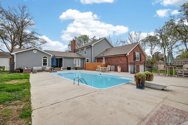 155 Bluegrass Dr, Hendersonville, TN 37075