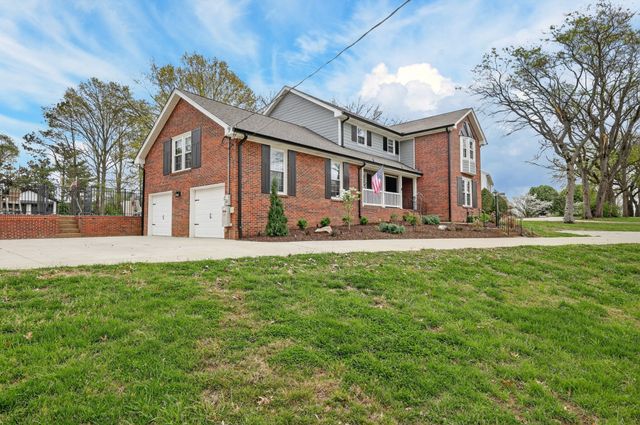 155 Bluegrass Dr, Hendersonville, TN 37075