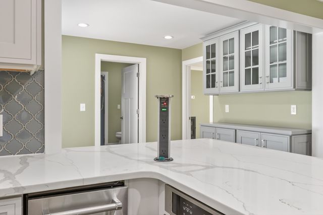 155 Bluegrass Dr, Hendersonville, TN 37075