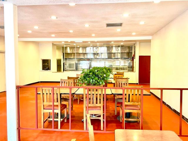 9219 International Blvd, Oakland, CA 94603