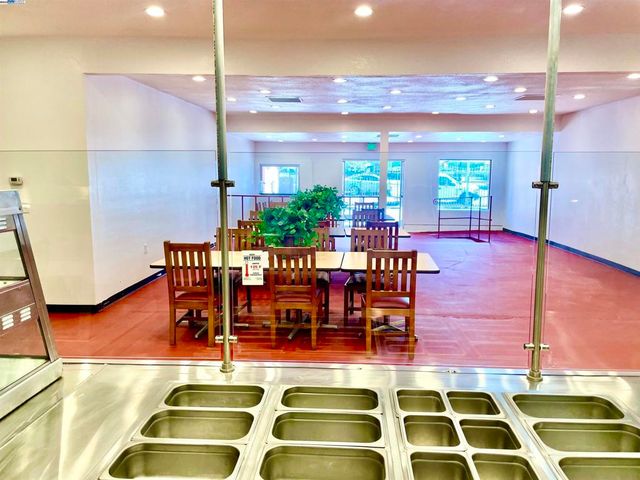 9219 International Blvd, Oakland, CA 94603